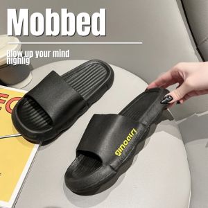 QXshop จัดส่งในไทย🚚รองเท้าแตะแบบสวมผชแนวสตรีทสีพื้นมี 2 สี รองเท้าแตะแฟชั่นผช สีพื้นสกรีนลายอักษรนูนด้านข้างเรียบๆดูดี วันสบายๆ 🎈