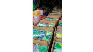 เสื้อกันฝน ฟรีไซส์ ผู้ใหญ่ ชุดกันฝน ใส่ง่าย เนื้อหนา พกพาสะดวก ใช้ซ้ำได้ มี5สี จัดส่งภายใน 24 ชั่วโมง