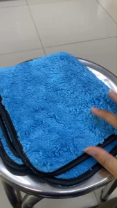 ผ้าเช็ดแวกซ์ ผ้าเช็ดรถ ผ้าไมโครไฟเบอร์ขนหนานุ่มสีฟ้ากุ้นขอบสีดำขนาดก40ย40 ซม 750GSM