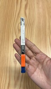 Dao rọc giấy 140mm Wadfow WSK1509 thân thép không gỉ kèm 1 lưỡi dao sắc bén 9x80mm cắt bìa caton khắc gỗ - Thinksafe