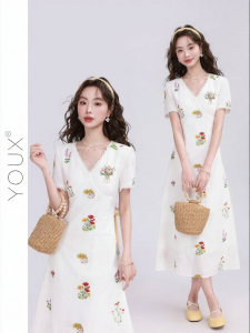 YOUXIANG | Đầm Dài Ôm Eo Thêu Cổ V