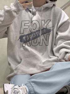 เสื้อสเวตเตอร์ฮู้ดพิมพ์ลายสไตล์อเมริกันสำหรับผู้หญิง แขนยาว ทรงหลวม ขนแกะ ฤดูใบไม้ร่วง/ฤดูหนาว เสื้อผ้าทำงานสไตล์เกาหลี