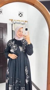 GAMIS BATIK PEKALONGAN MOTIF BLACK FLOWER BAHAN RAYON PREMIUM TEBAL ADEM / GAMIS RAYON TWILL / GAMIS HITAM / GAMIS LD 120 / GAMIS JUMBO / GAMIS WANITA TERBARU / GAMIS IBU IBU TERBARU / GAMIS LEBARAN
