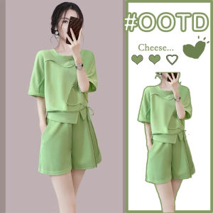 Casual Fashion Womens Short Green Polyester Hooded Pullover and Shorts Two-Piece Set International Brand Clothing for Leisure and Sports