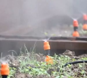 หัวพ่นหมอก พร้อมสายไมโคร 5 และ 10 เมตร ชุดต่อก๊อกสนาม และก๊อกน้ำทั่วไป สำหรับพ่นละอองน้ำ รดน้ำต้นไม้ และลดความร้อน