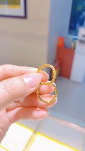 ต่างหูห่วงทองคำแท้ 99.99% เครื่องประดับสตรีมีความทนทานและทนต่อการ ต่างหูห่วงมันวาว สินคเก็บเงินปลายทางได้