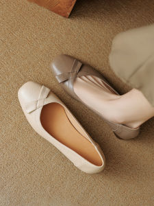 รองเท้าส้นเตี้ยผู้หญิงสไตล์ฝรั่งเศสย้อนยุคแบบหนังแกะนิ่ม พื้นนุ่ม ดีไซน์รูปผีเสื้อ ทรงหัวมน รองเท้าแฟชั่นสำหรับฤดูใบไม้ผลิและฤดูใบไม้ร่วง