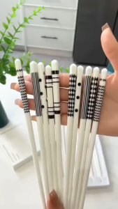 Set 5 Đôi Đũa Gốm Sứ Bát Tràng Phong Cách Nhật Bản Sang Trọng