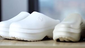 รองเท้าแบบสวม รองเท้าหัวโต ส้นสูง ร้องเท้าผูหญิง รองเท้าแตะลิ่ม รองเท้าแตะ ความหลากหลายของสี สบาย นุ่ม ทันสมัย