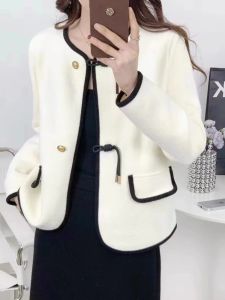 เสื้อสเวตเตอร์คอปกกลมผ้าขนสัตว์สไตล์จีนย้อนยุคสำหรับผู้หญิงฤดูใบไม้ผลิและฤดูใบไม้ร่วง 2024 เสื้อคาร์ดิแกนเปิดปุ่มทรงพู่กัน