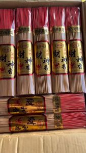 【批发价5送1】~正品檀香,天然贡香, 【不刺鼻】 ,微烟,【不烫手】,【环保建康】~ 拜神香 檀香 神料用品 拜神用品 Nature Sandalwood Incense Joss Stick~32.5cm 500g Praying Josstick