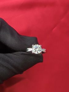 Diamcity (Free Gra Certificate) Cincin Moissanite Warna D Untuk Wanita