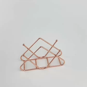 [การจัดส่งท้องถิ่น] ผู้ถือผ้าเช็ดปากโลหะสามเหลี่ยมกระดาษยืนตู้เนื้อเยื่อหรูหราย้อนยุค Rose G Old ตกแต่งตารางอิสระตกแต่งบ้าน