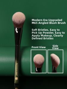 REVERSE | Slope-shaped Blush Brush