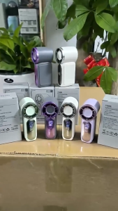 พัดลมมือถือmini มาพร้อมสายคล้อง พกพาสะดวก จอแสดงLED พัดลมมินิความเร็วสูง แบตเตอรี่ความจุ 3000mAh อายุการใช้งานแบตเตอรี่ยาวนาน ระบบระบายความร้อนแบบนำไฟฟ้า ลมเย็นแรง เย็นเร็ว ปรับระดับความเร็วลมได้