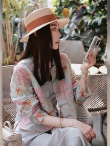 เสื้อเชิ้ตผู้หญิงฤดูใบไม้ร่วง 2025 ทรงใหม่ แขนยาว ปกโปโล ป้องกันแสงแดด ผ้าอีเจน ทรงสั้น ทรงเข้ารูป แขนยาว ปกโปโล