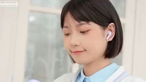 Remax Original Cozybuds W3 Wireless Earbuds ENC Noise Reduction Call Bluetooth Earbuds Stereo Headphone Earphone Remax Earbuds