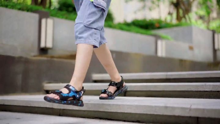 Kids hot sale outdoor slippers