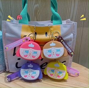 กระเป๋าซิลิโคน SUKIKI Crybaby กระเป๋าพวงกุญแจซิลิโคนลายการ์ตูน เด็กร้องสุดน่ารัก พร้อมส่งในไทย