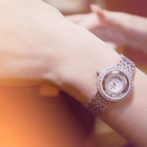 Royal Crown รุ่น 6317 นาฬิกาข้อมือผู้หญิงเล็กๆ กันน้ำ ล้อมเพชร แบรนด์เนมแท้ ราคาพิเศษ ผู้ใช้เสริมสวย