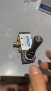 Rơ le cài cầu chuyển tầng 140 di số nhanh chậm EQ140 86522 cài hơi xe ô tô