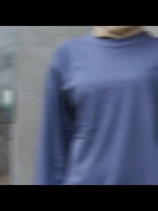 Kaos Oversize Wanita Lengan Panjang 7/8 Basic Denim Blue Belah Samping Atasan Jumbo XXL Dewasa Hijab - Model Tinggi: 182 | Berat: 78 | Ukuran: M