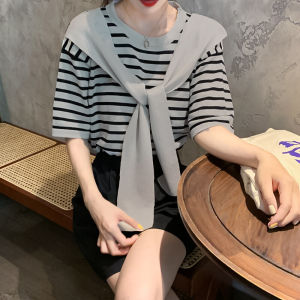 QKKshop เสื้อยืดลายทาง พรางหุ่นสุดๆ ตกแต่งแบบใหม่ไม่เหมือนใคร พร้อมผ้าผูกด้านหน้า จะผูกโบว์ หรือ มัด ก็เก๋คนละแบบ