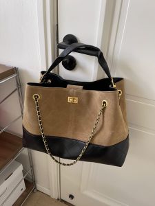 Suede Matte Crossbody Bag Womens Chain Grid Pattern Luxury Handbag Casual Style Soft PU Leather Lock Buckle Closure