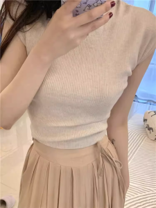 French Knitted Ice Silk Short Sleeve T-Shirt Womens Design Summer Pure Desire Slim Fit Half High Collar Elegant Small Flying Sleeve Top