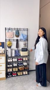 ราวแขวนเสื้อ ชั้นเก็บของ ราวแขวนเสื้อผ้า ชันวางรองเท้า ราวแขวนเสื้อผ้าพ ราวแขวนกระเป๋า ชั้นรองเท้า  ชั้นวางรองเท้าอเนกประสงค์ 4 ชั้น 5 ชั้น ชั้นวางของ มาพร้อมตะขอแขวนเสื้อและแขวนหมวก โครงเหล็กเเข็งเเรง ร้อมชั้นวาง