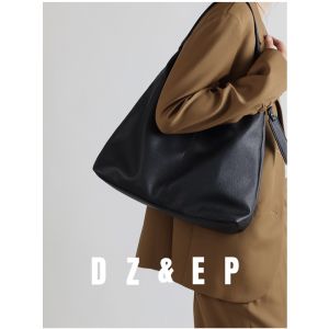 กระเป๋าถือทรงสี่เหลี่ยมผืนผ้าสีดำสำหรับใส่ของใช้ประจำวัน ความจุขนาดใหญ่ กระเป๋าสะพายไหล่ข้างเดียวสำหรับเด็กนักเรียน กระเป๋าถือแบบลำลองสำหรับเยาวชน