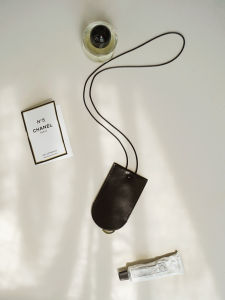 PANLULUPAN New Minimalist Retro Fashion Top Layer Cowhide Leather Access Control Card Holder Necklace Womens Bag Keychain