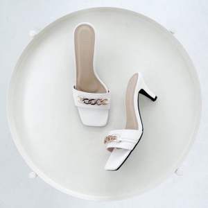 Heels Wanita Size 36-42 Ban Satu Preasi Rantai Kekinian Terbaru Super Empuk