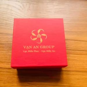 Dây treo xe ô tô mặt Phật bản mệnh bằng trầm hương cao cấp của Vạn An Group mang đến may mắn
