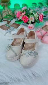 รองเท้าคัชชูเด็ก ไสตล์เจ้าหญิง รองเท้าแฟชั่นเด็กผู้หญิง มีสายรัดประดับโบว์เพชร ใส่ออกงานแต่ง งานโรงเรียน สีขาว ครีม ชมพู