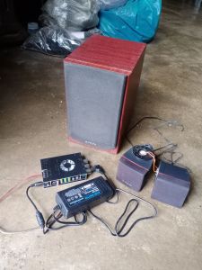 ลำโพง  soken  1ตัว  เสียงดี ครับ  ( มือสอง )  และ แอมป์จิ๋ว โมดิฟาย บลูทูธ เสียบ USB ได้ + หม้อแปลงไฟ ( ของใหม่ )   และ ลำโพง เล็ก  1ตัว  ยี่ห้อ ไมโครแลป เสียงดี ครับ  ตัวล็อก มันหลุด ครับ ( มือสอง )