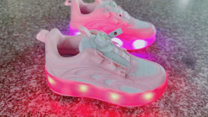 New four-wheeled childrens roller skates detachable roller skates LED light shoes USB rechargeab