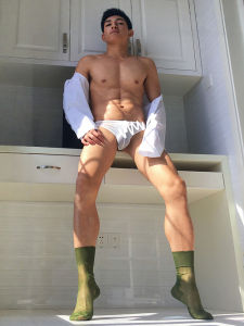 กางเกงชั้นในชายผ้าไหมน้ำแข็งไร้ตะเข็บทรงสามเหลี่ยมบางโปร่งระบายอากาศได้ดีสำหรับฤดูร้อน กางเกงขาสั้นเอวต่ำแบบเซ็กซี่