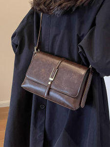 Retro Large Capacity Commuter Bag Womens Casual Shoulder Crossbody Bag Small Square Bag for Work And Travel in Autumn And Winter