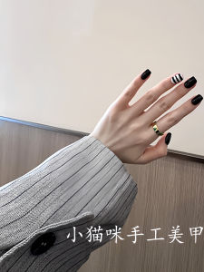 เล็บปลอมแบบสวมใส่สีดำขาวลายม้าลายมือกาวิธีการใช้แบบสวมใส่สำหรับเล็บสั้นสีขาวผลิตจากจีน