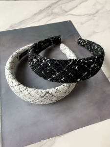 Korean Style Black Velvet Headband for Women High Fashion French Design Wide Headband with Thick Sponge Hair Accessory in White
