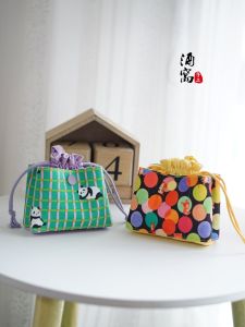 กระเป๋าเก็บของแบบผูกหัว DIY ทำมือ กระเป๋าสำหรับบรรจุสิ่งของ กระเป๋าสำหรับใส่เครื่องสำอางแบบพกพาได้ กระเป๋าผ้าปักลาย DIY วัสดุ