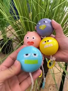 Meade | 2pcs Luminous Whistle Ball Childrens Rotating Flash Flywheel Puzzle Pulling Rope Childhood Creative Stress Relief work out Toy