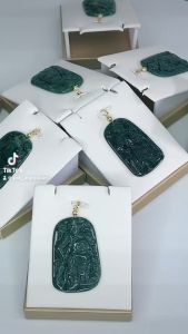 เครื่องมือ จี้หยก แกะสลัก เทพเจ้ากวนอู กับขนาด กว้าง 32 มิล สูง 49 มิล หนา 5 มิล