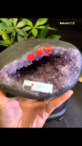 Attract Wealth & Noble Connections · Natural Amethyst Money Bag 💰 招贵人 · 聚财气 · 天然紫水晶钱袋 💰紫晶带有彩光🌈 ✔️ 洞深 6.5cm