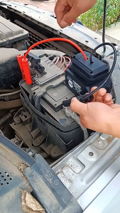 เครื่องชาร์จแบตเตอรี่รถยนต์แบบพกพา สำหรับ Makita Da Yi ชุดแบตเตอรี USB คู่ ชาร์จเร็วเสริมยานยนต์ แบตเตอรีสตาร์ทฉุกเฉิน Car Emergency Starter  การชาร์จอย่างรวดเร็ว อุปกรณ์เสริมสำหรับรถยนต์สำหรับ Makita