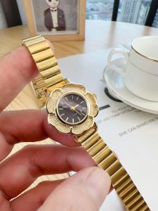 UTHIA W0072 New Fashionable Womens Watch Premium Gold Womens Watch Retro Womens Small Gold Watch with Diamond Set Quartz Watch is the best choice for gifting girlfriends and wives