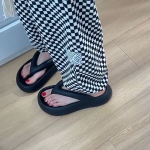 YaKo รุ่นดีที่ต้องโดน 💗 รองเท้าแตะ ลำลอง พื้นหนา เหมาะกับเดินเที่ยว แฟชั่นฤดูร้อน นิ่มใส่สบาย เล็กน้อยมาแรงฝุด สำหรับน้องใหม่