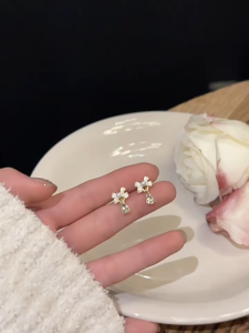 AHOURR ต่างหูเพทายหยดน้ำไข่มุกโบว์ ต่างหูสุดน่ารัก ต่างหูอเนกประสงค์