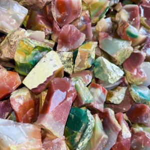 Natural Qinziyu Purple-Green Agate Raw Stone Irregular Shape Crystalsplay Specimen Loose Synthetic Gemstone Mineral Specimens
